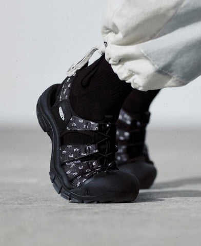 Men's Newport Retro Sandal x Études Studio  |  Etudes Black